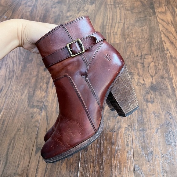 Frye • Patty Riding Bootie brown leather Redwood ankle boot heeled strap buckle - Picture 12 of 15